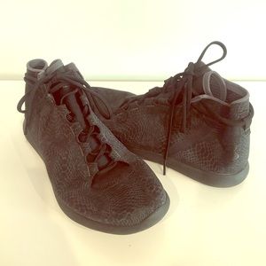 Women’s Under Armour Water shoes size 8.5